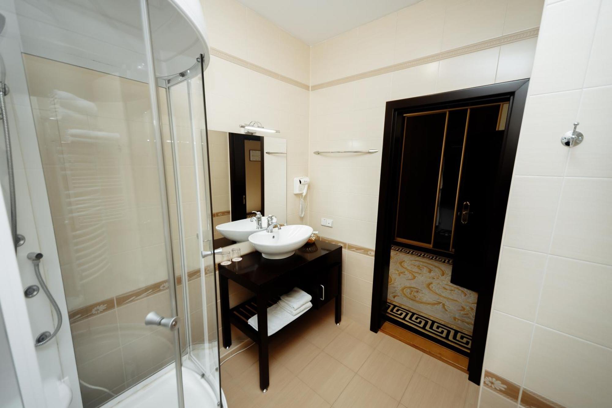 Hotel Royal Florence Chisinau Exterior foto